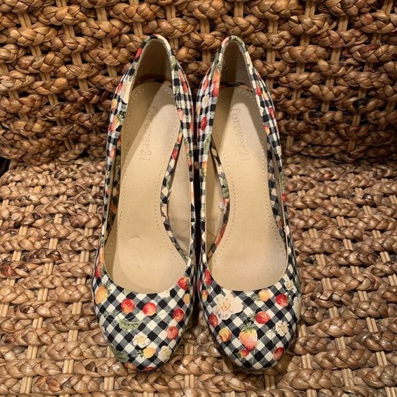 Forever 21 gingham berries print heels sz 5.5 - Picture 1 of 4